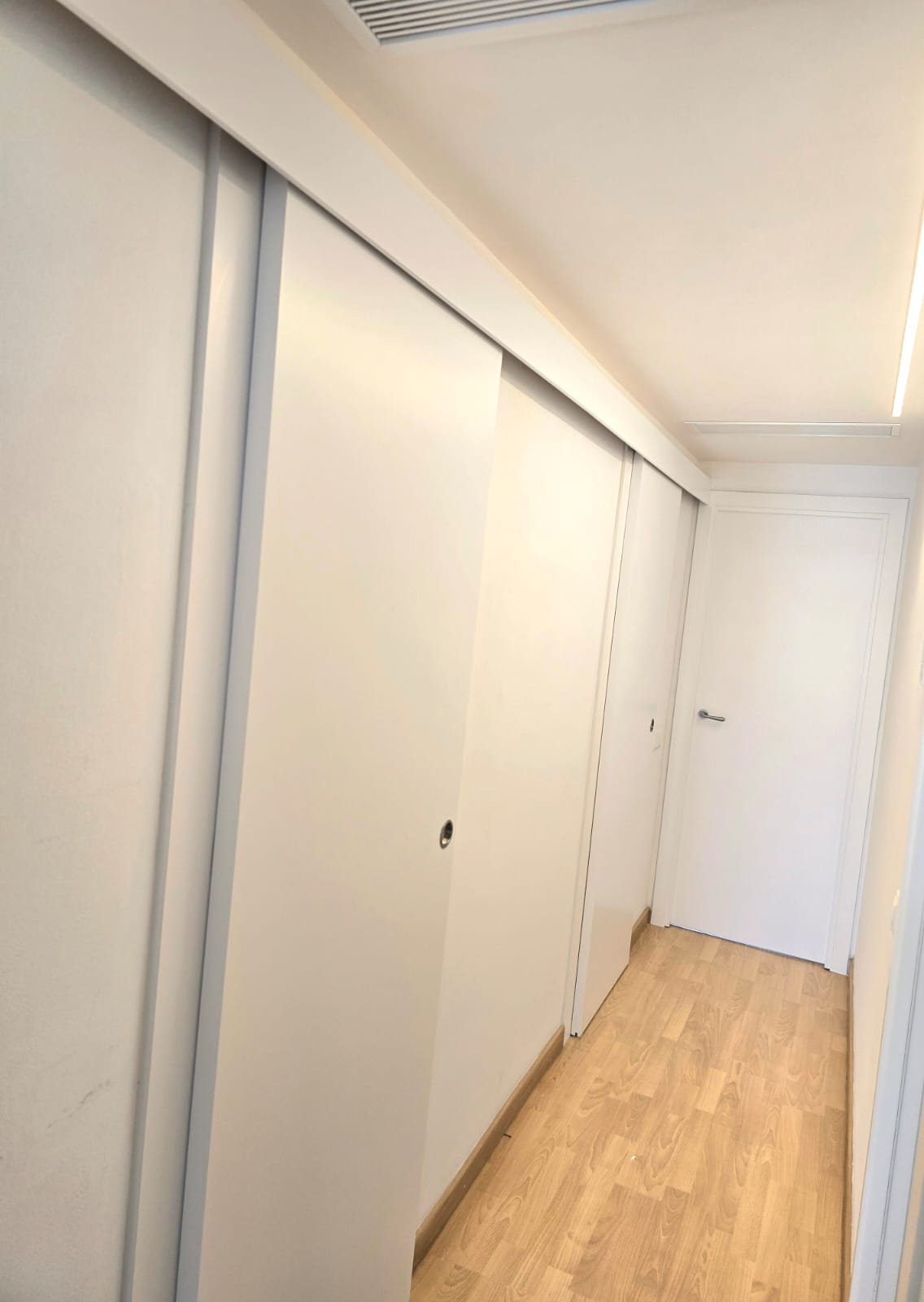 Armario con puertas correderas