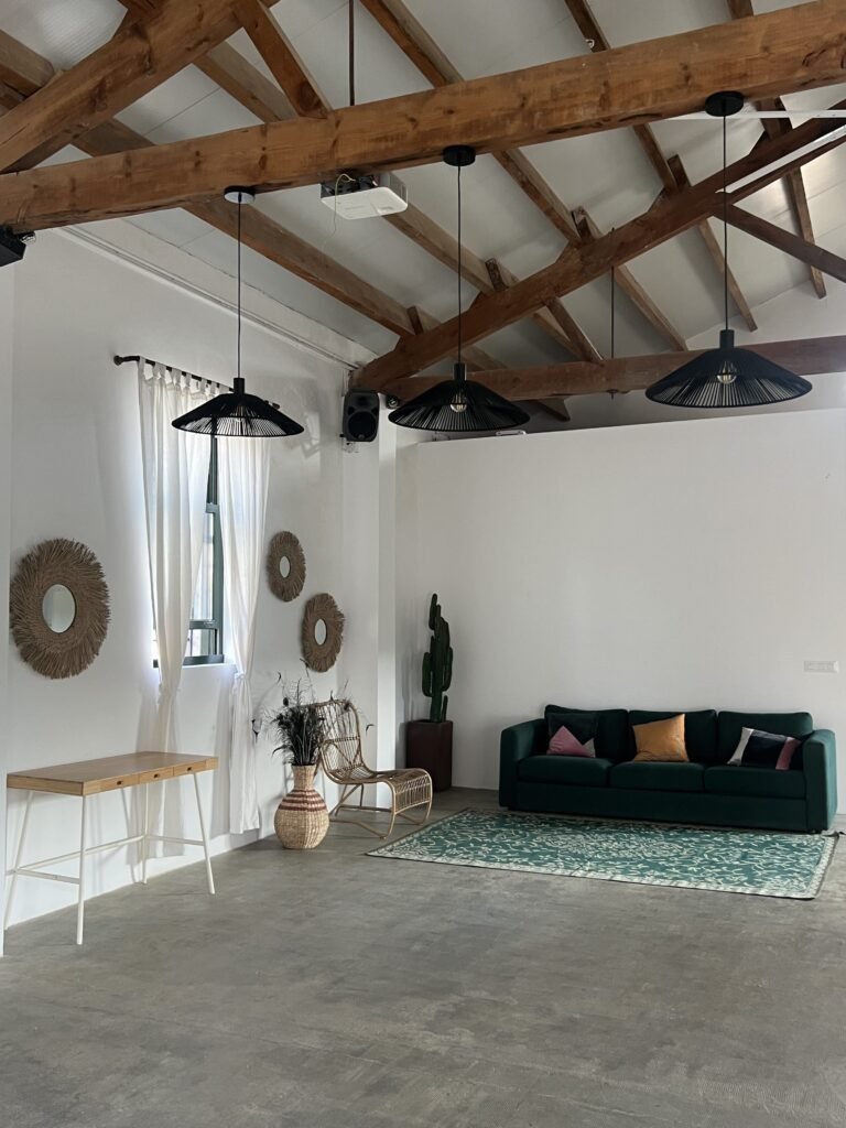Sala diáfana y luminosa