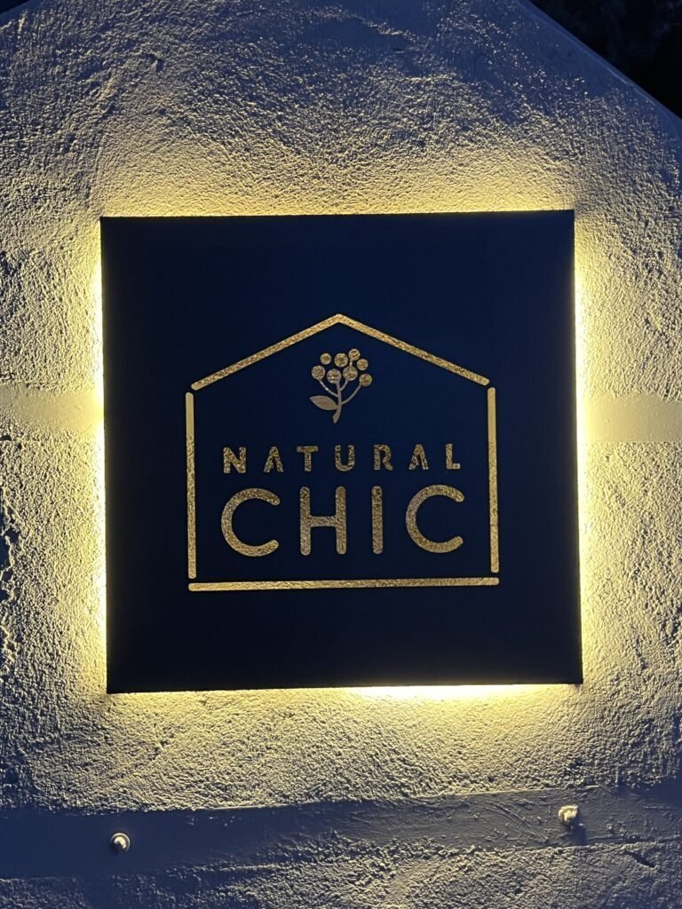 Logo de Natural Chic iluminado