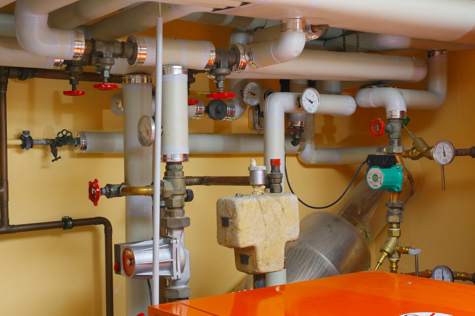 Tuberías y válvulas de una instalación